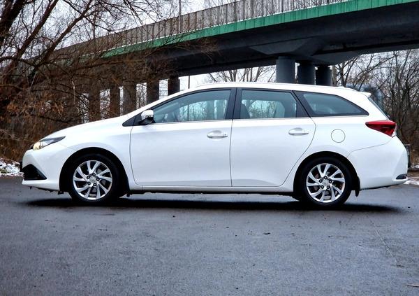 Toyota Auris cena 36900 przebieg: 223000, rok produkcji 2015 z Warszawa małe 704